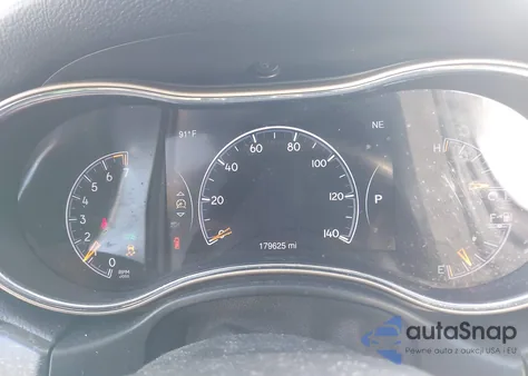 2015 Jeep Grand Cherokee Laredo z USA, uszkodzony, nr VIN 1C4RJEAG3FC721644